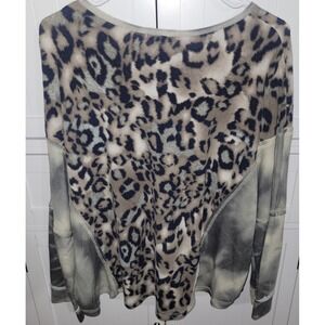 Easel Los Angeles Long Sleeve Leopard Print Tie Dye Top‎ medium boutique